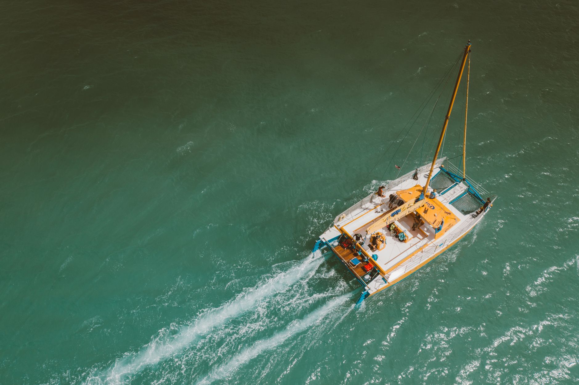 How to choose between sail, motor and catamaran